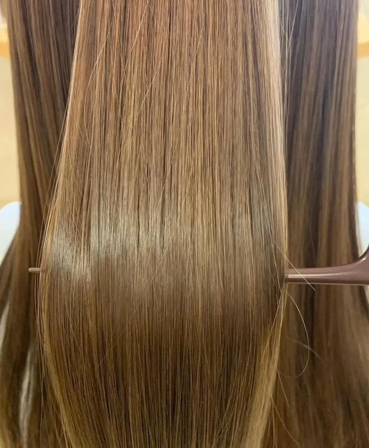 艶やかにまとまるトリートメント後の髪